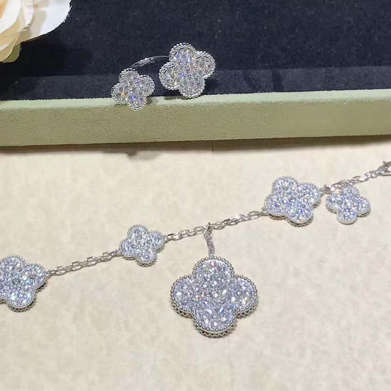 [Plus&Max]CLOVER 6 MOTIFS SILVER DIAMOND BRACELET