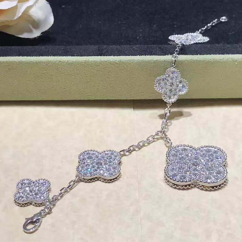 [Plus&Max]CLOVER 6 MOTIFS SILVER DIAMOND BRACELET