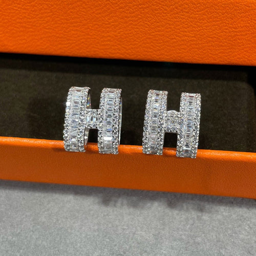 [Plus&Max]H STUD EARRINGS WITH SILVER DIAMONDS