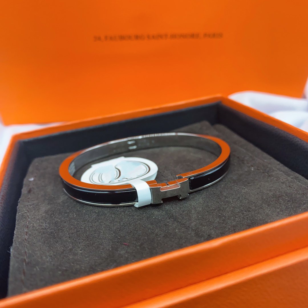 [Plus&Max]CLASSIC HM CLIC BLACK 8MM ENAMEL BRACELET