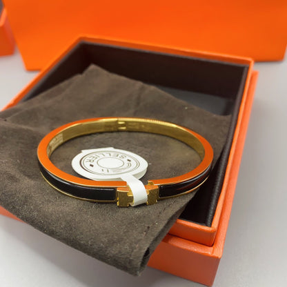 [Plus&Max]CLASSIC HM CLIC BLACK 8MM ENAMEL BRACELET
