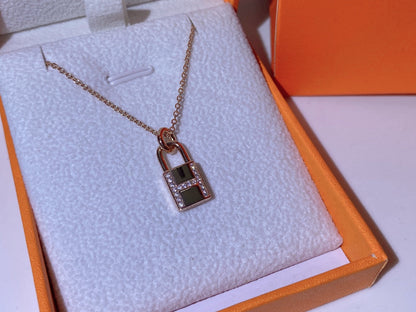 [Plus&Max]HM ADVANCED NICHE LOCK HEAD NECKLACE DIAMONDS