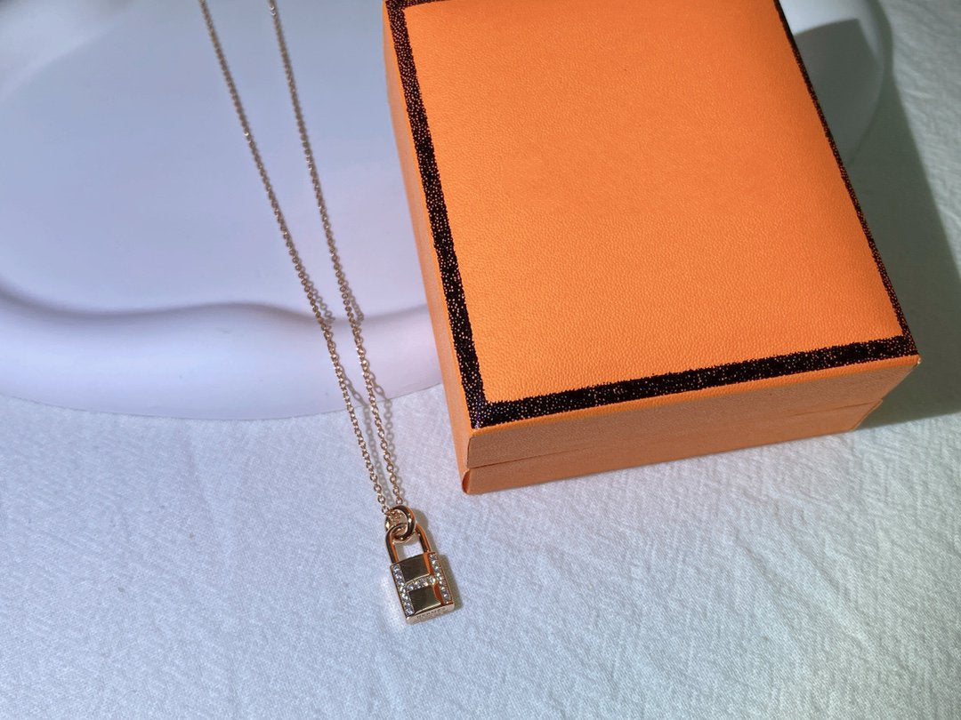[Plus&Max]HM ADVANCED NICHE LOCK HEAD NECKLACE DIAMONDS