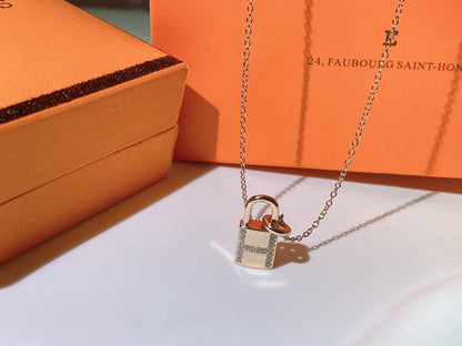 [Plus&Max]HM ADVANCED NICHE LOCK HEAD NECKLACE DIAMONDS