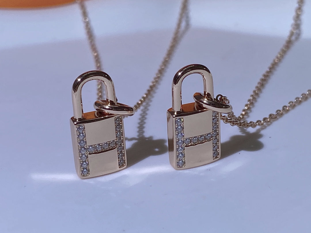 [Plus&Max]HM ADVANCED NICHE LOCK HEAD NECKLACE DIAMONDS