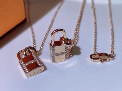 [Plus&Max]HM ADVANCED NICHE LOCK HEAD NECKLACE DIAMONDS