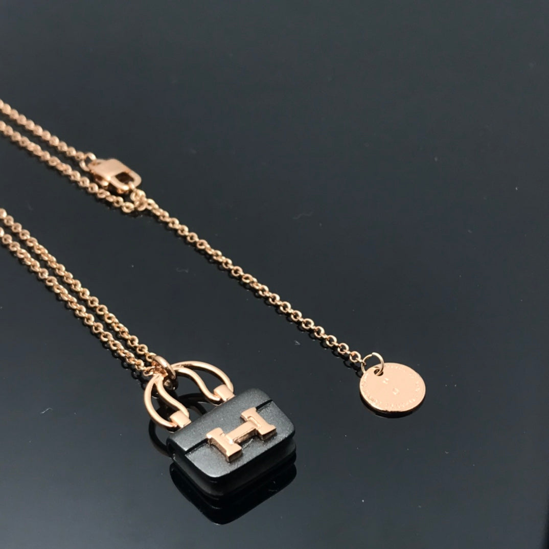 [Plus&Max]WOMEN'S HM AMULETTES CONSTANCE PENDANT NECKLACE