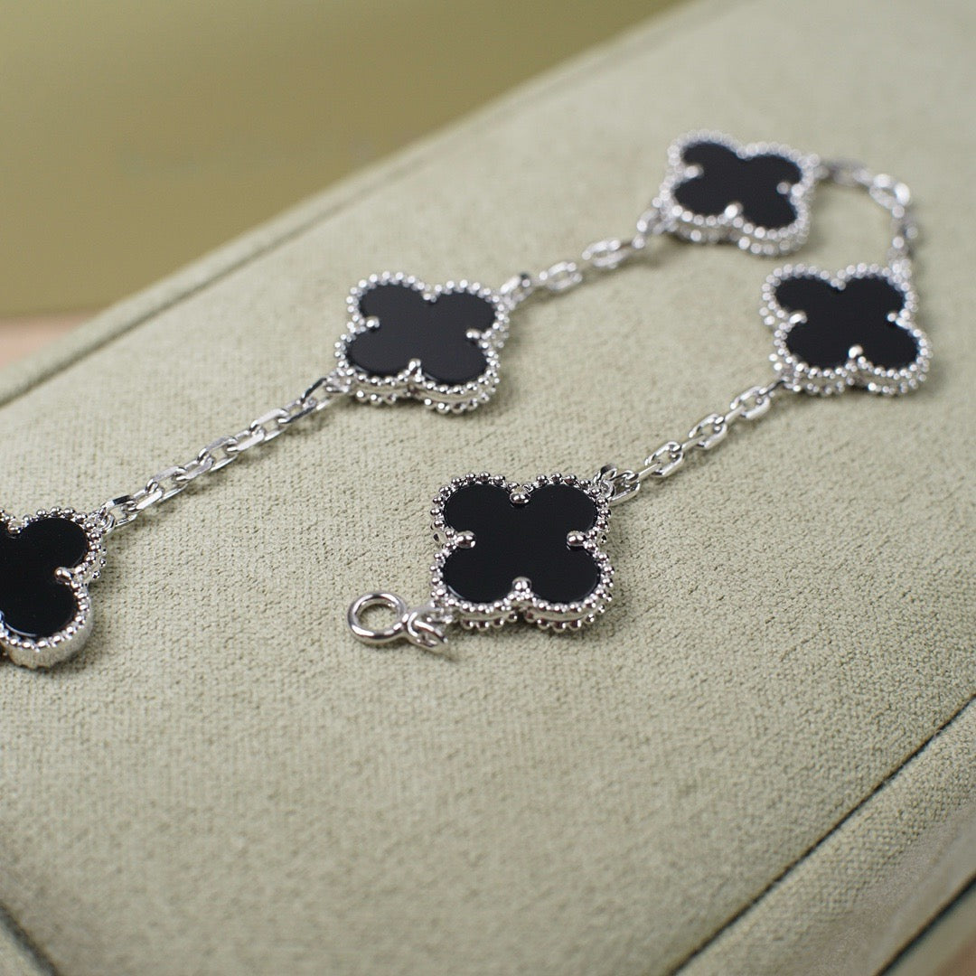 [Plus&Max]LUCKY CLOVER 5-MOTIF BRACELET - BLACK OXNY COLLECTION