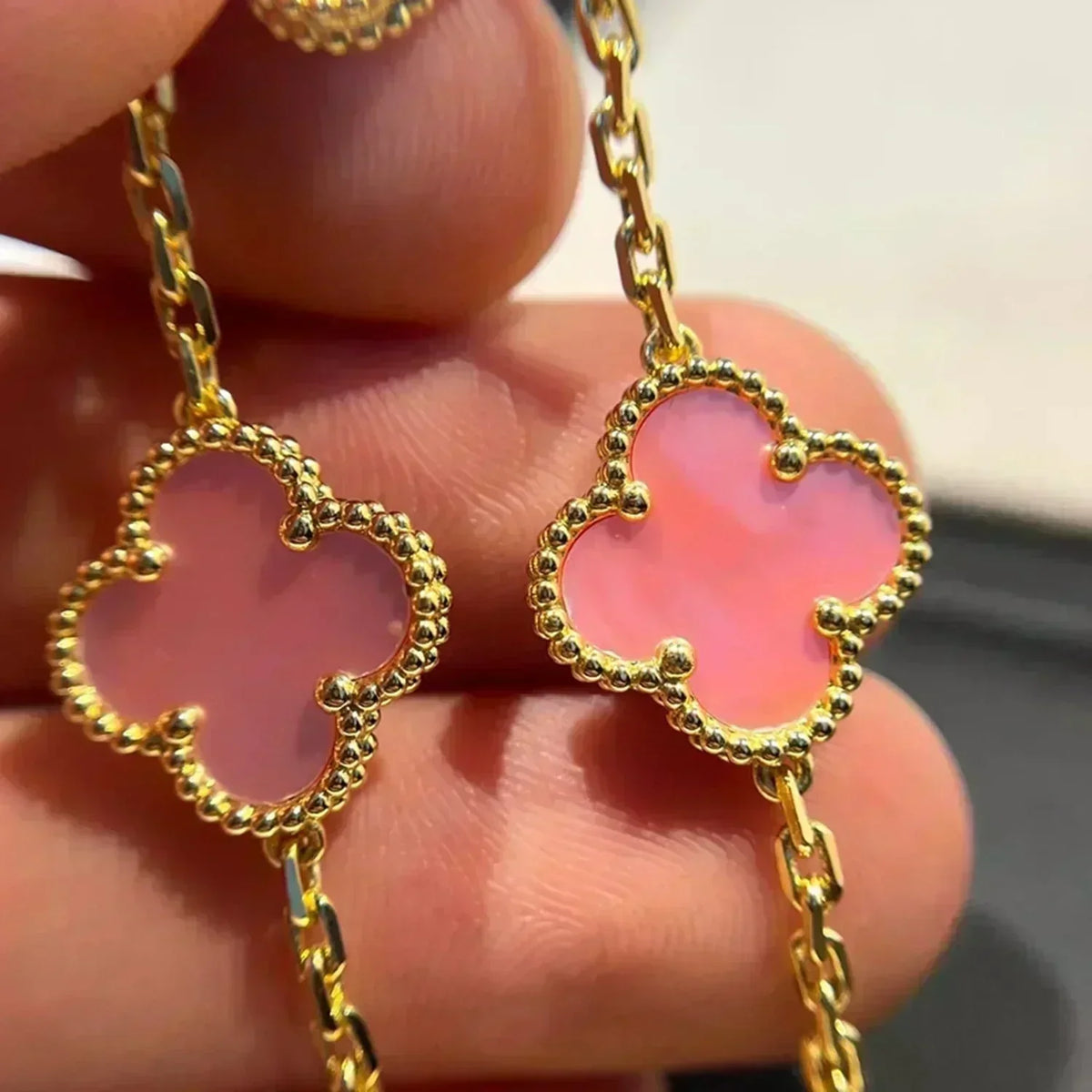 [Plus&Max]LUCKY CLOVER 5-MOTIF BRACELET - PINK MOTHER-OF-PEARL COLLECTION