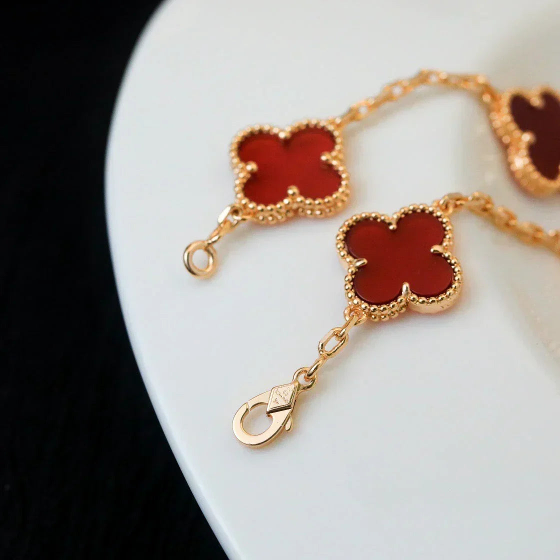 [Plus&Max]LUCKY CLOVER 5-MOTIF BRACELET - RED CARNELIAN COLLECTION