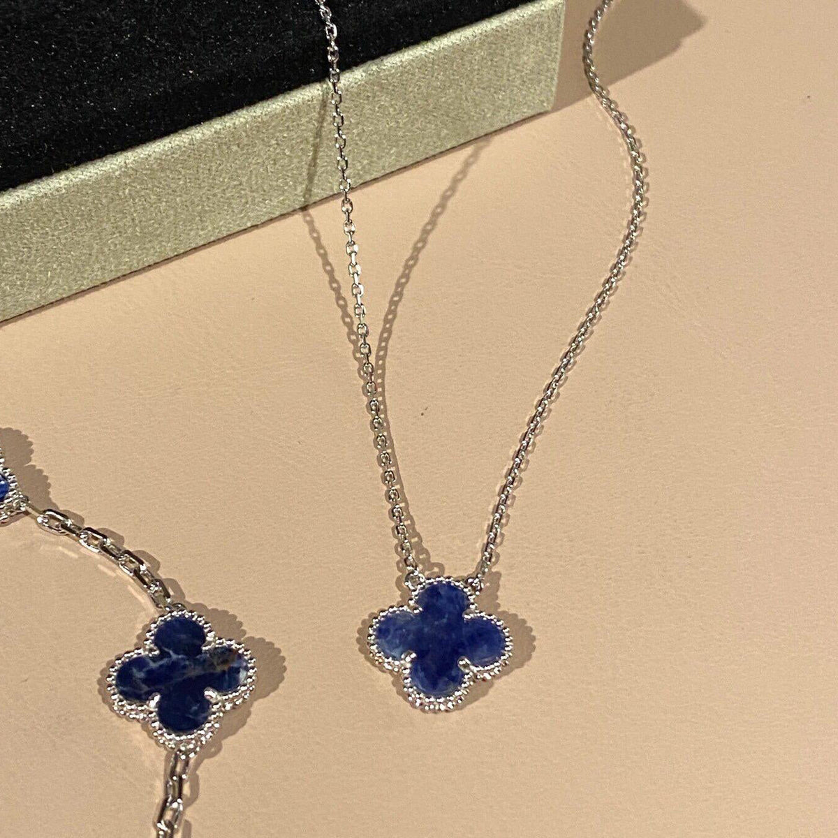 [Plus&Max]CLOVER 15MM PIETERSITE NECKLACE SILVER
