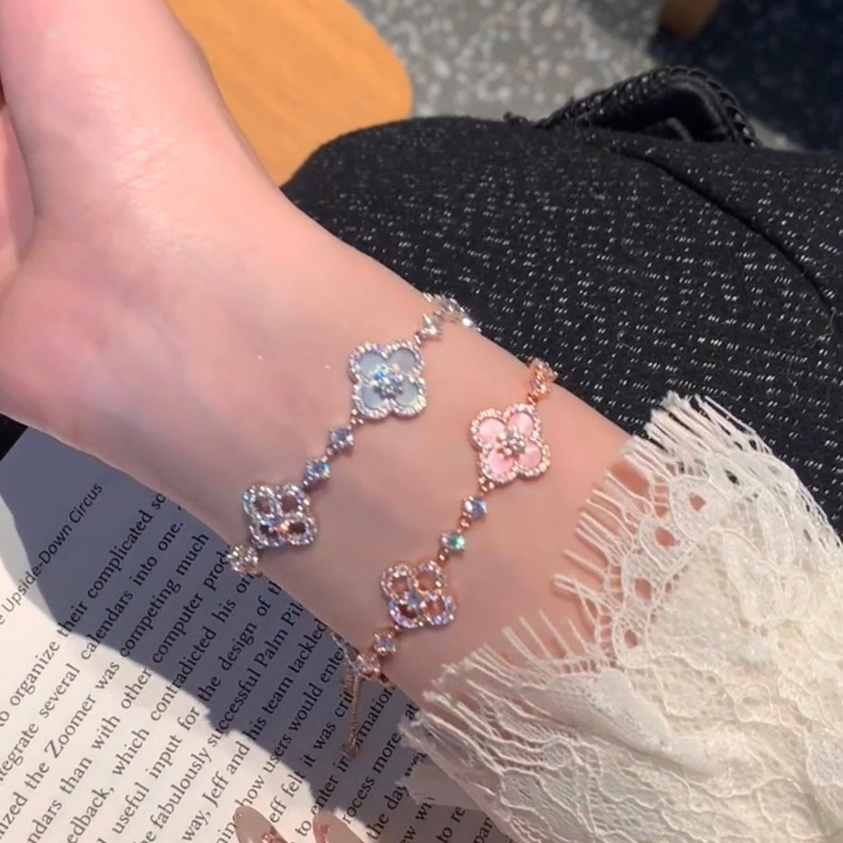 [Plus&Max]CLOVER 5 MOTIF PINK BLUE RED WHITE BRACELET