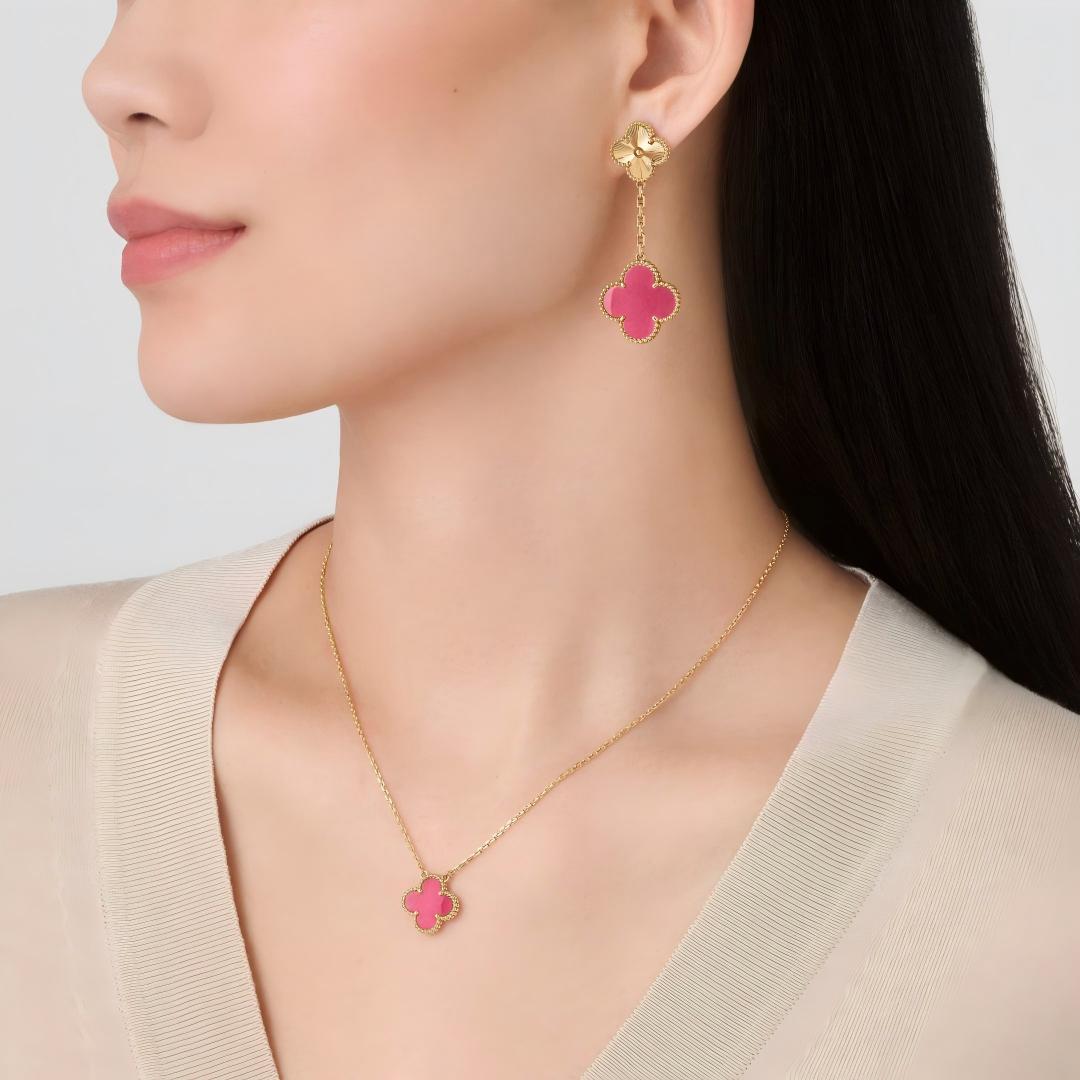 [Plus&Max]NEW CLOVER 2 MOTIF PINK ENAMEL EARRINGS