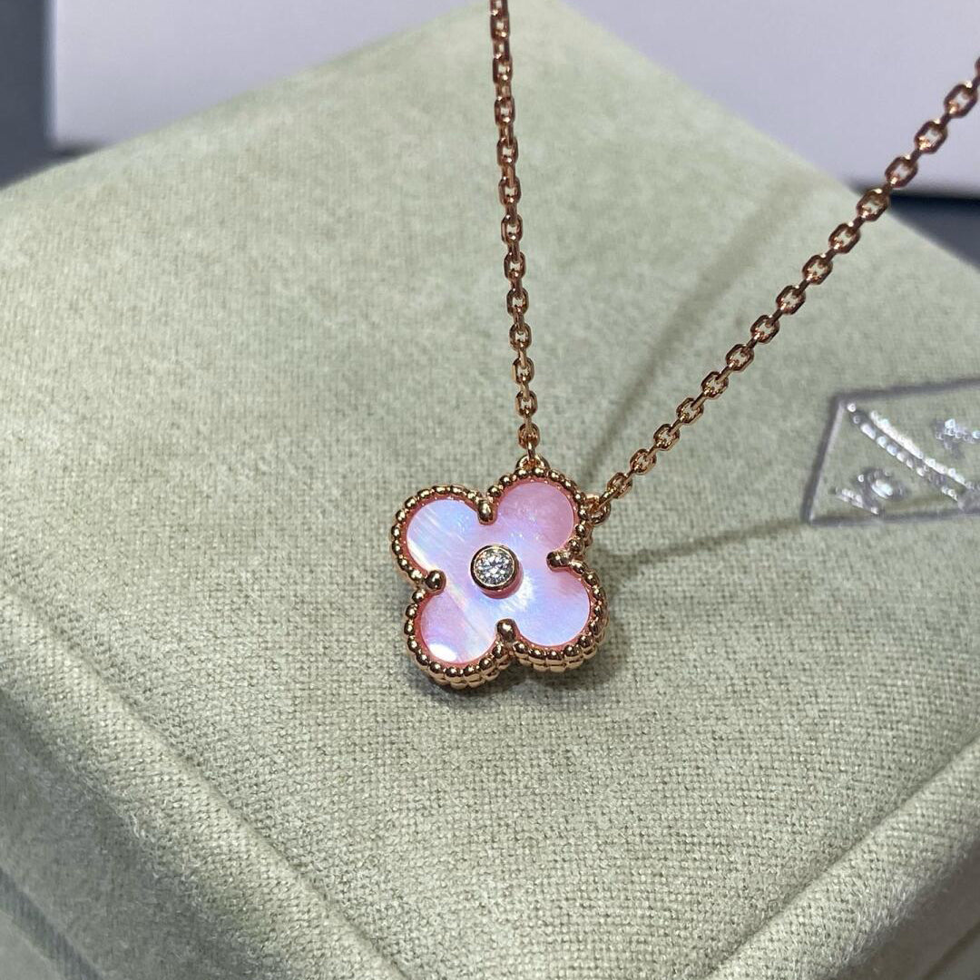 [Plus&Max]CLOVER 15MM DIAMOND PINK MOP NECKLACE