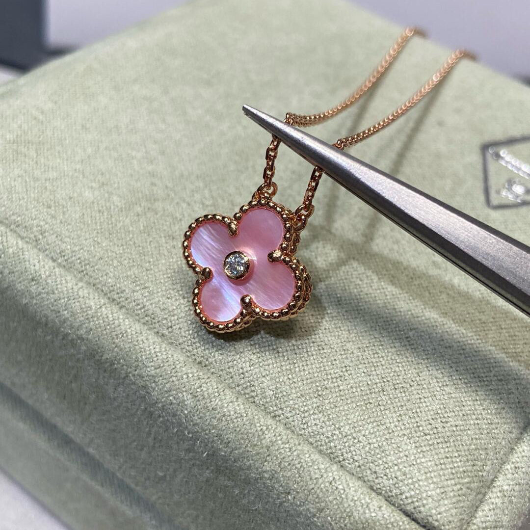 [Plus&Max]CLOVER 15MM DIAMOND PINK MOP NECKLACE