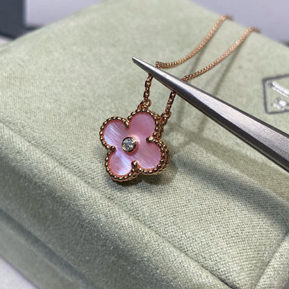[Plus&Max]CLOVER 15MM DIAMOND PINK MOP NECKLACE