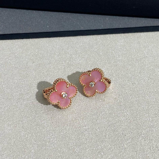 [Plus&Max]CLOVER MEDIUM 1 DIAMOND PINK EARRINGS