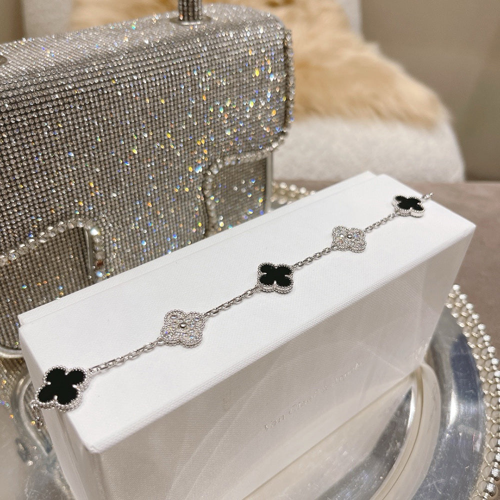 [Plus&Max]LUCKY CLOVER 5-MOTIF BRACELET - BLACK OXNY COLLECTION