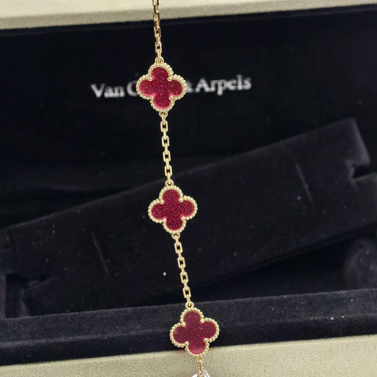 [Plus&Max]NEW CLOVER 5 MOTIFS PINK ENAMEL BRACELET
