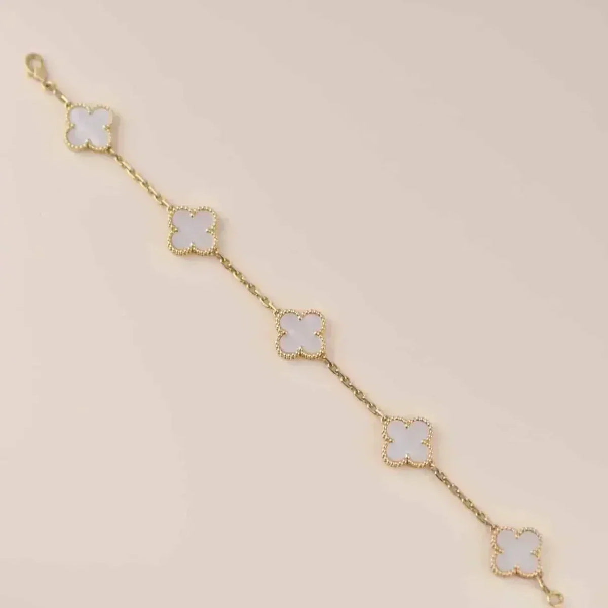 [Plus&Max]LUCKY CLOVER 5-MOTIF BRACELET - WHITE MOTHER-OF-PEARL COLLECTION
