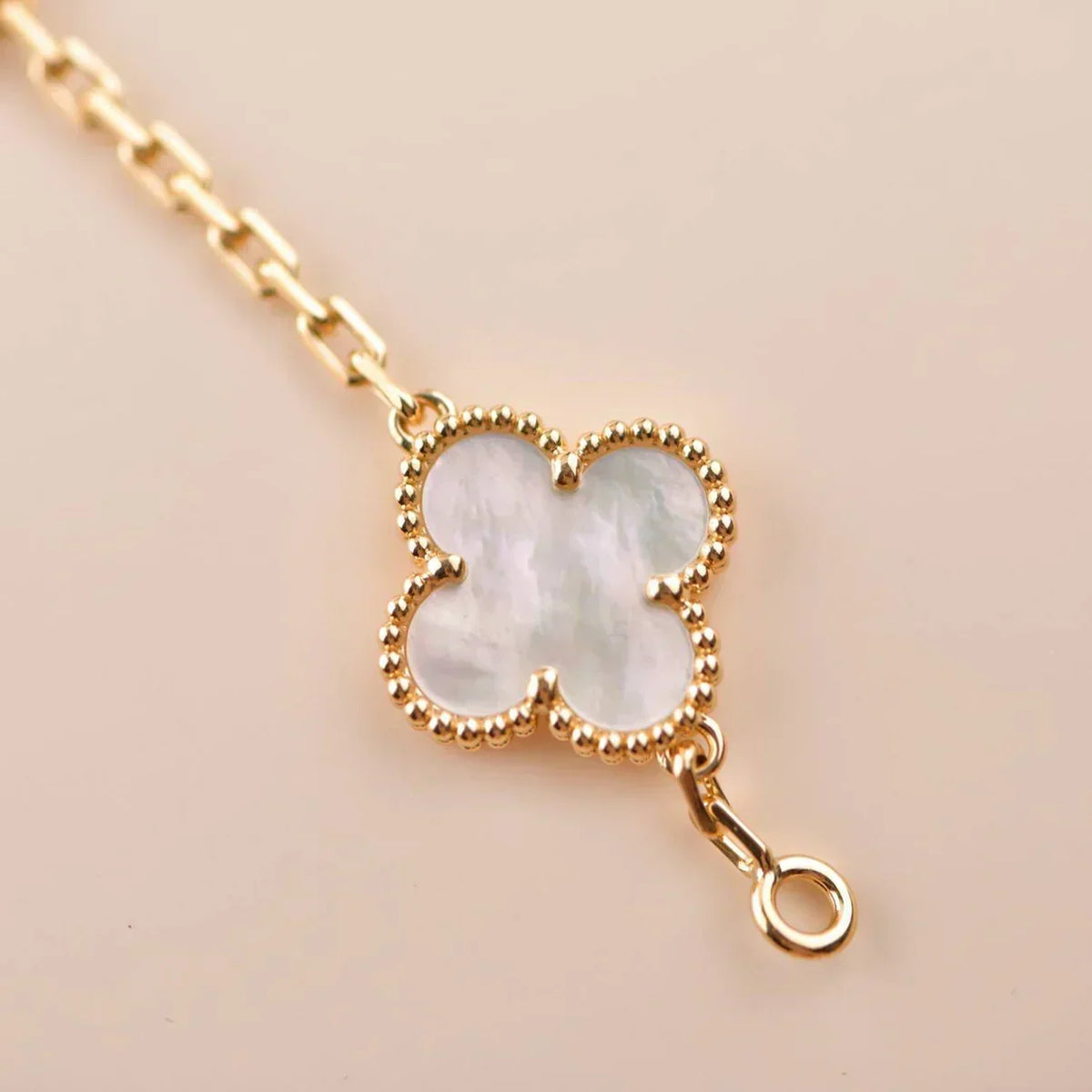 [Plus&Max]LUCKY CLOVER 5-MOTIF BRACELET - WHITE MOTHER-OF-PEARL COLLECTION