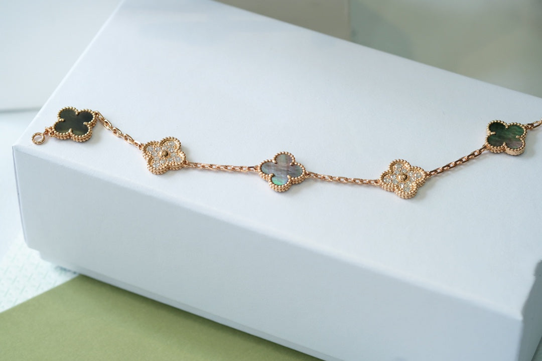 [Plus&Max]LUCKY CLOVER 5-MOTIF BRACELET - GREY MOTHER-OF-PEARL COLLECTION