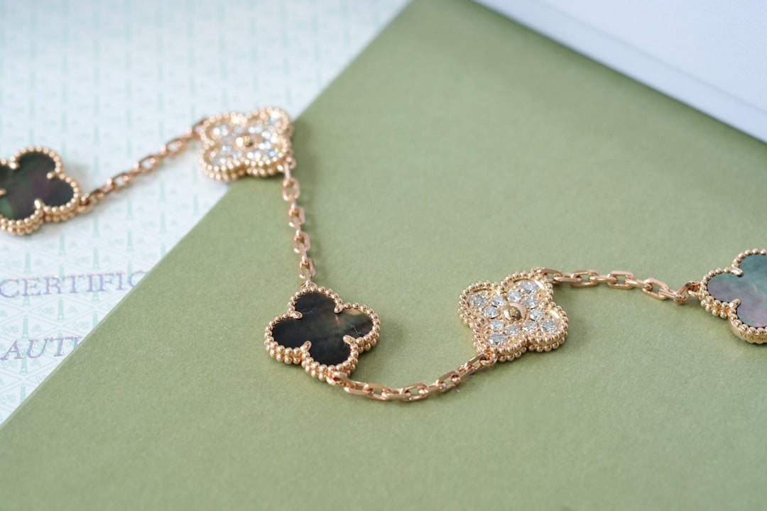 [Plus&Max]LUCKY CLOVER 5-MOTIF BRACELET - GREY MOTHER-OF-PEARL COLLECTION