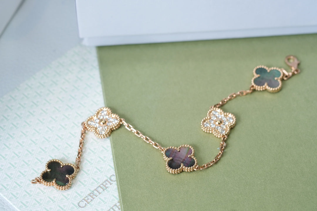 [Plus&Max]LUCKY CLOVER 5-MOTIF BRACELET - GREY MOTHER-OF-PEARL COLLECTION