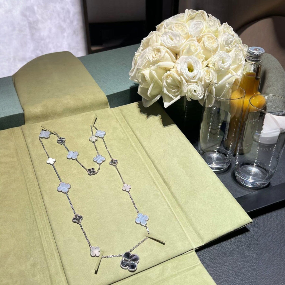 [Plus&Max]DETACHABLE CLOVER 15(11+4) FLOWER SILVER NECKLACE SET