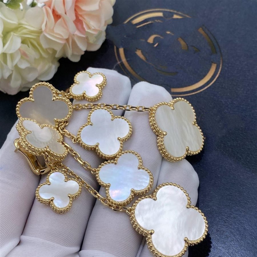 [Plus&Max]CLOVER EARRINGS WHITE MOP 4 MOTIFS GOLD