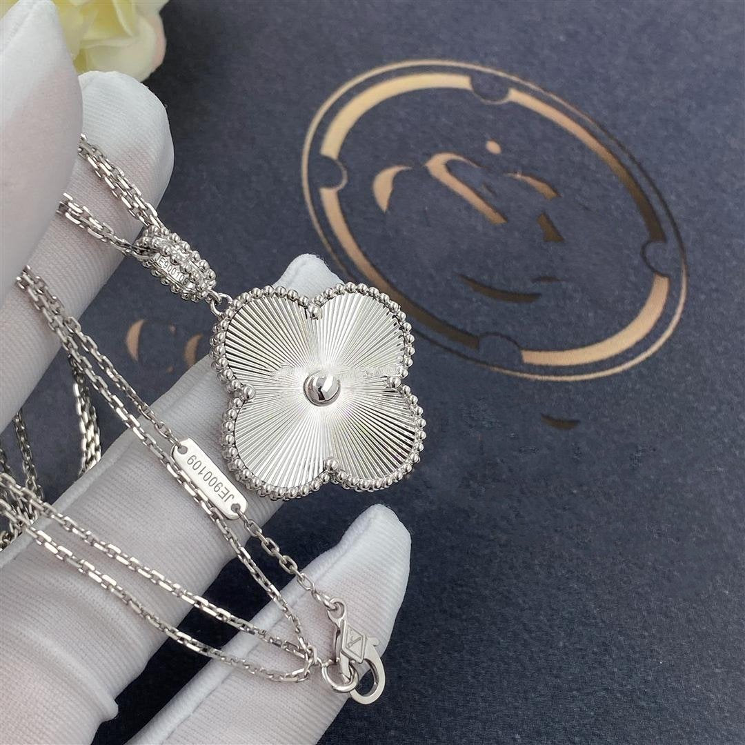 [Plus&Max]CLOVER 25MM SILVER BIG CLOVER NECKLACE