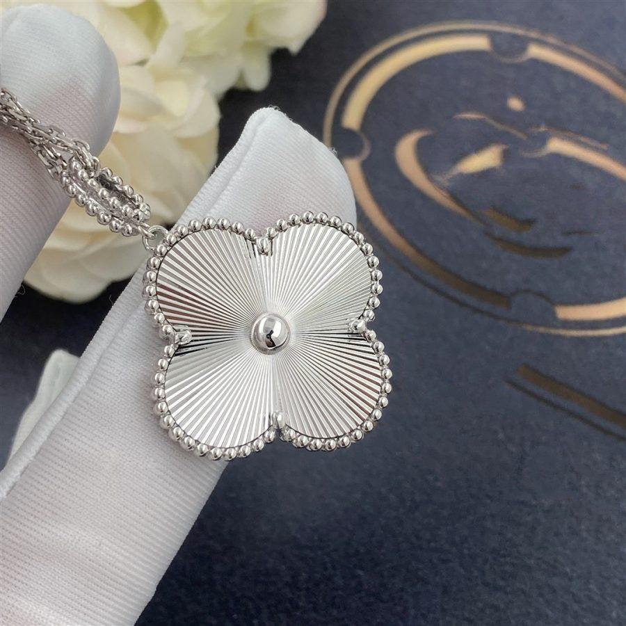 [Plus&Max]CLOVER 25MM SILVER BIG CLOVER NECKLACE
