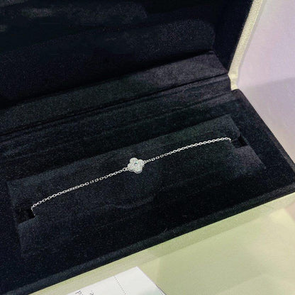 [Plus&Max]CLOVER  SINGLE FLOWER BRACELET SILVER
