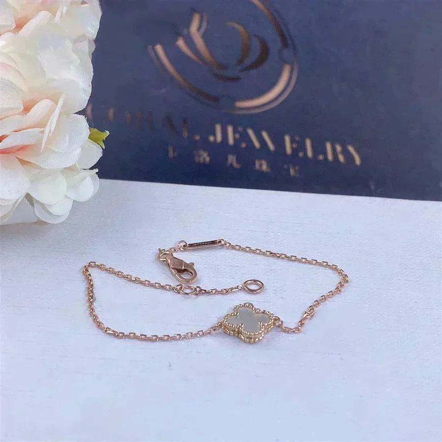 [Plus&Max]CLOVER WHITE MOP SINGLE FLOWER BRACELET