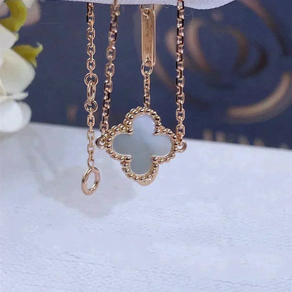 [Plus&Max]CLOVER WHITE MOP SINGLE FLOWER BRACELET