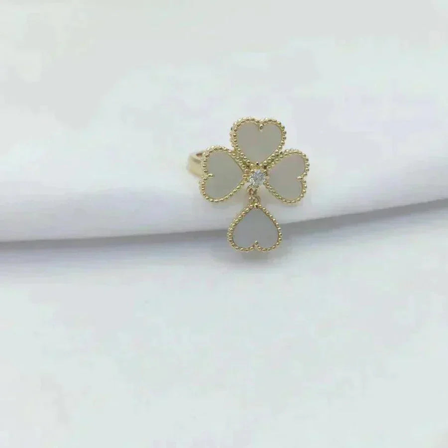 [Plus&Max]SWEET CLOVER WHITE MOP RING
