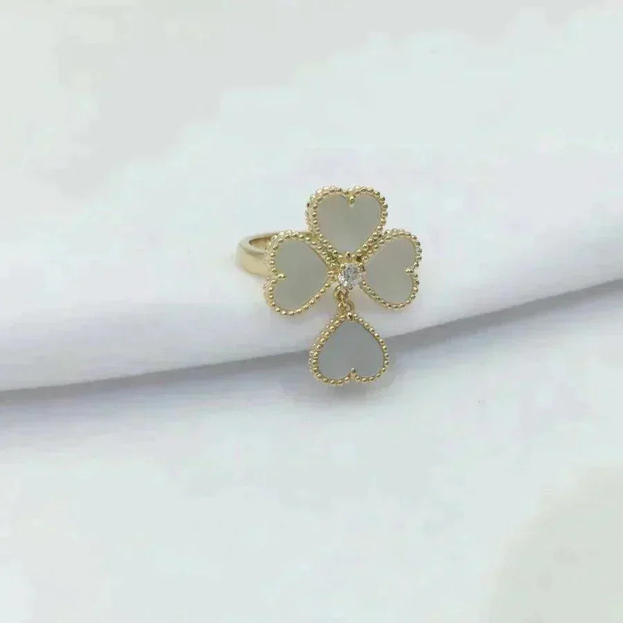 [Plus&Max]SWEET CLOVER WHITE MOP RING