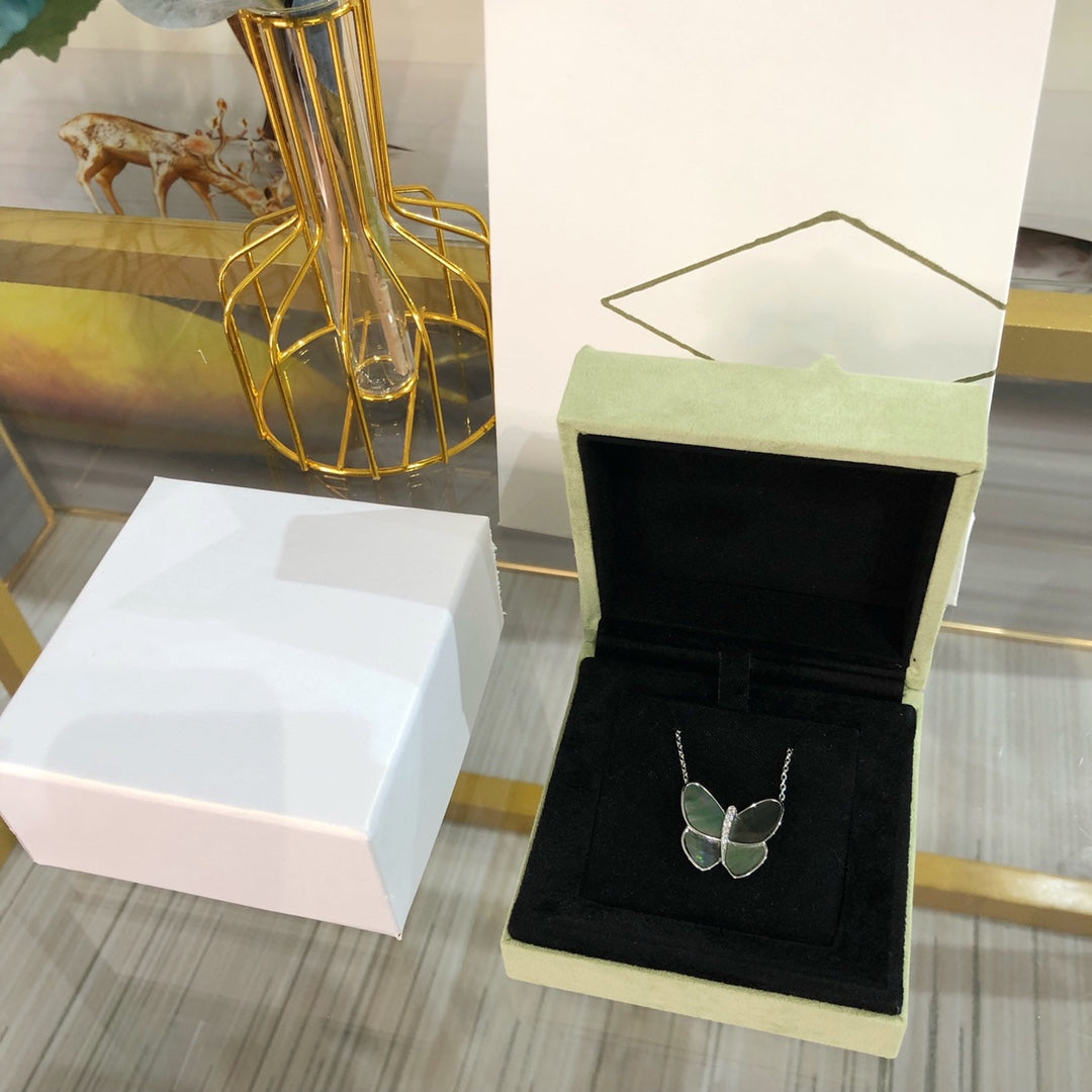[Plus&Max]LARGE BUTTERFLY SILVER PENDANT DIAMOND NECKLACE