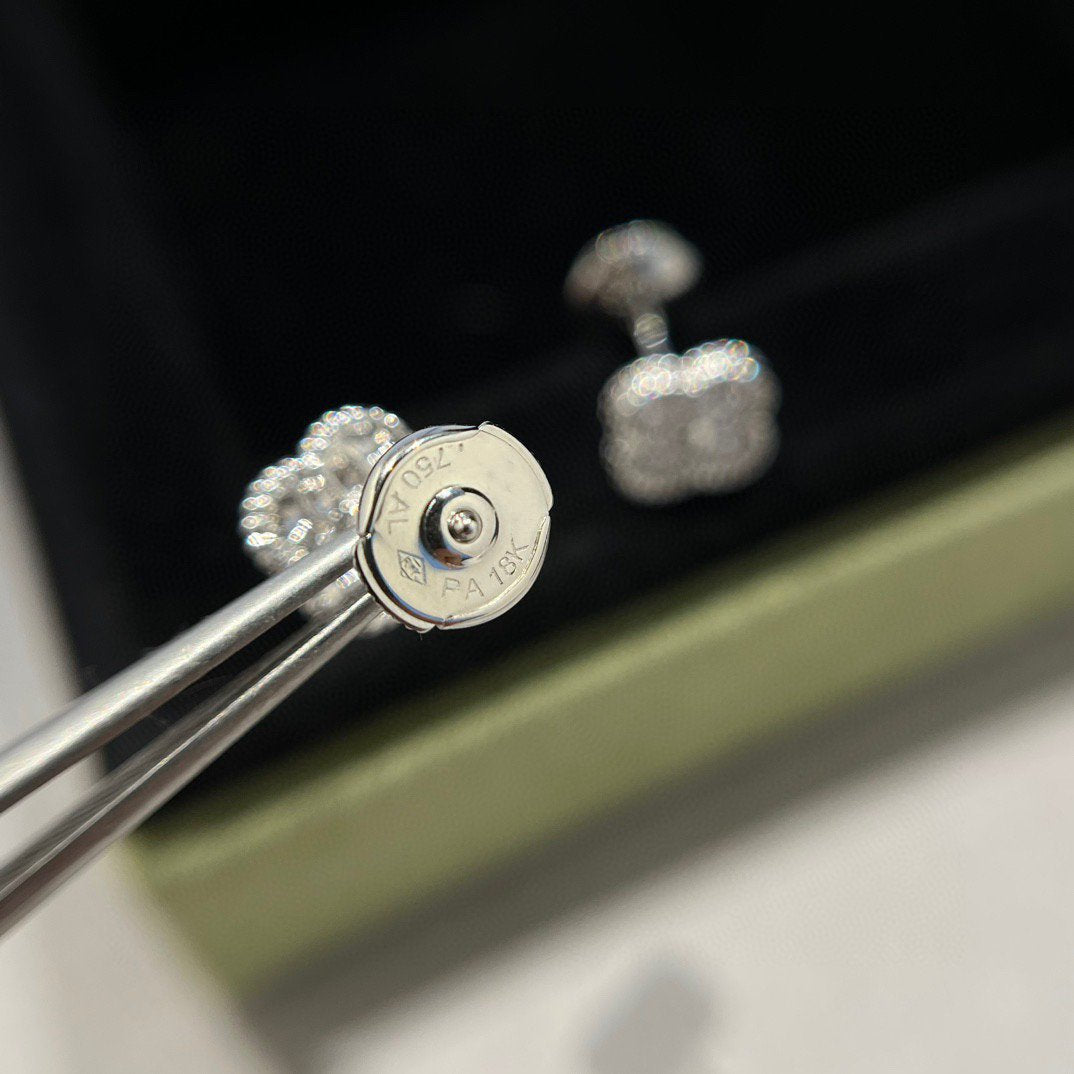 [Plus&Max]CLOVER MINI DIAMOND STUD EARRINGS