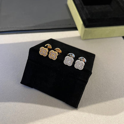 [Plus&Max]CLOVER MINI DIAMOND STUD EARRINGS