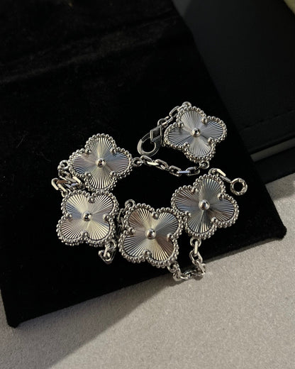 [Plus&Max]LUCKY CLOVER 5-MOTIF BRACELET - LASER COLLECTION